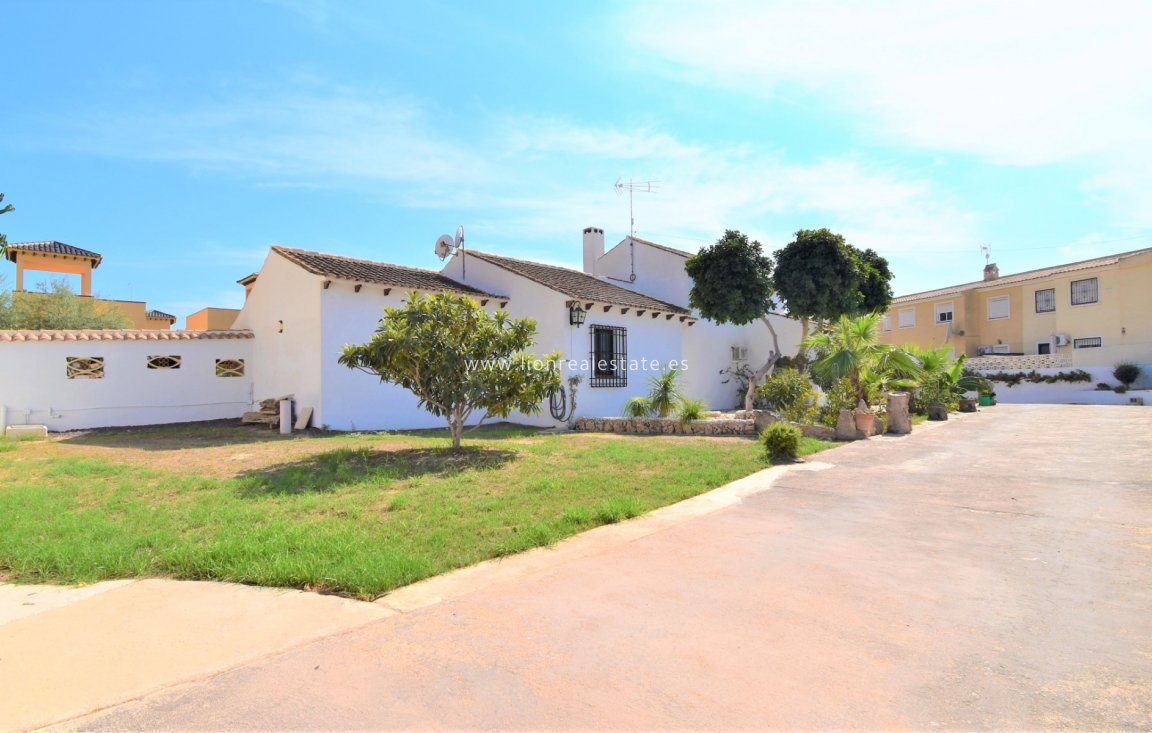 Resale - Villa - Orihuela Costa - Villamartín