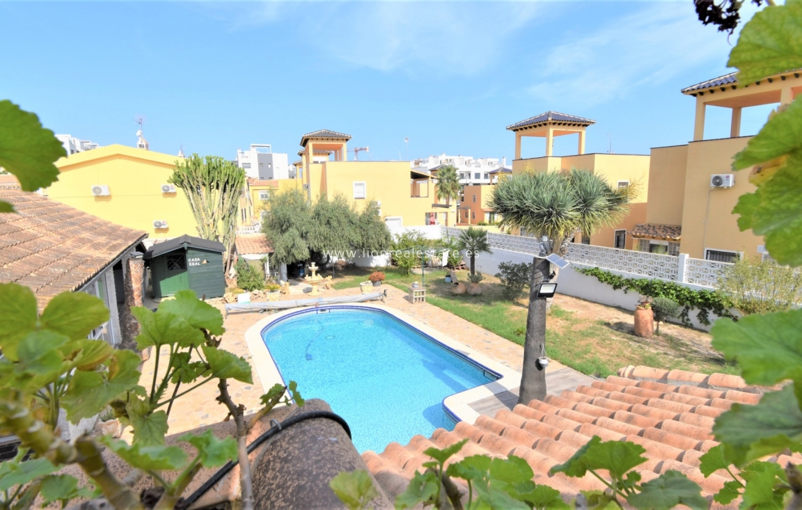 Resale - Villa - Orihuela Costa - Villamartín