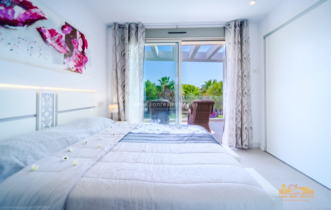 Resale - Villa - Orihuela Costa - Villamartín