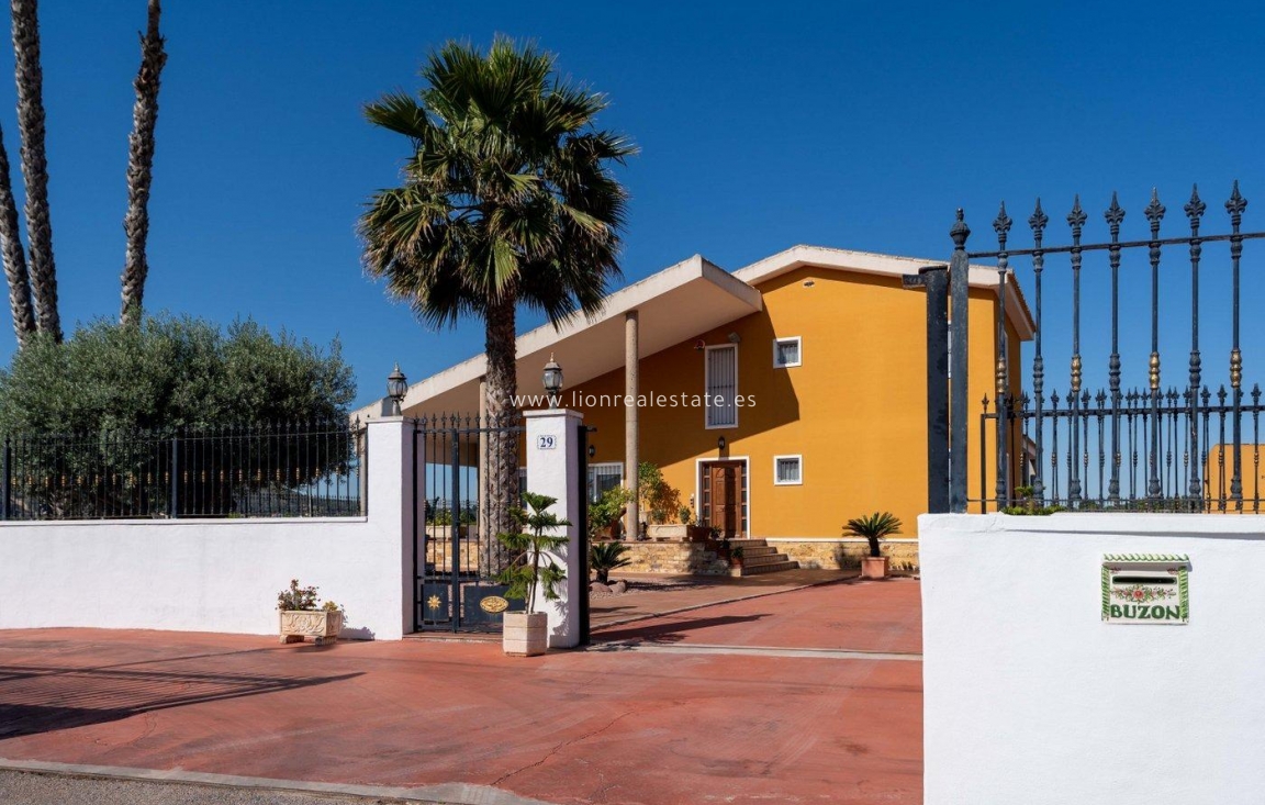 Resale - Villa - Orihuela - Desamparados-Hurchillo-Torremendo