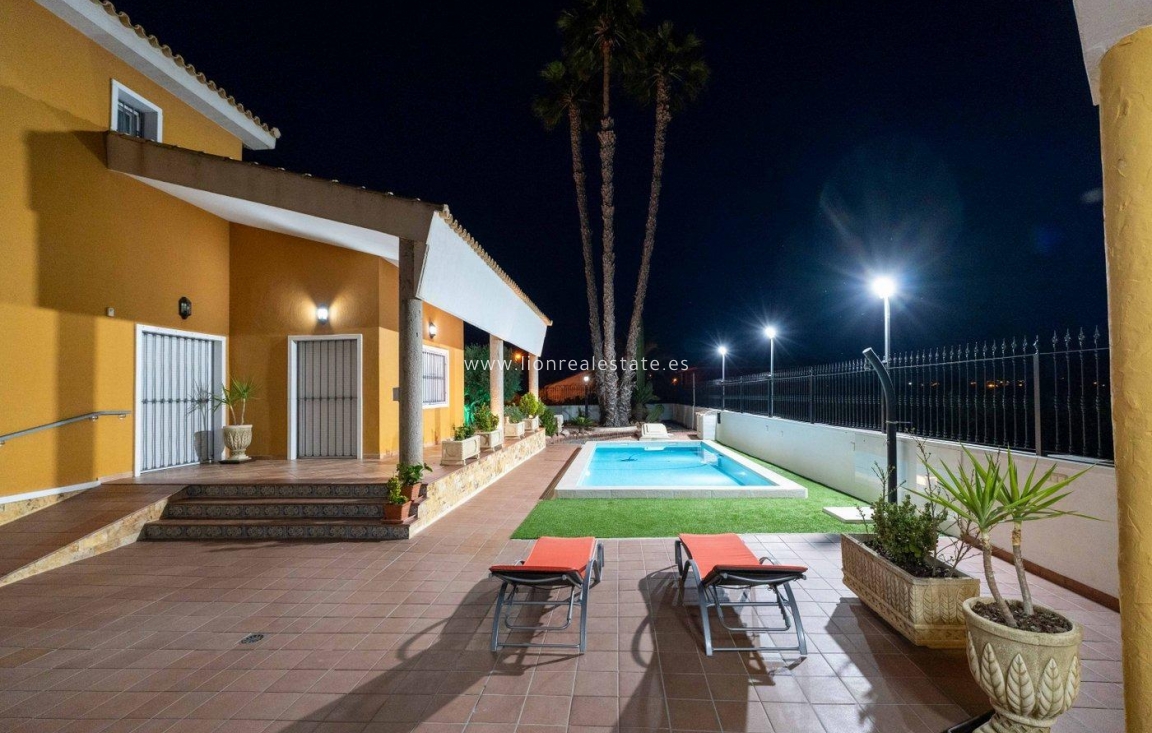 Resale - Villa - Orihuela - Desamparados-Hurchillo-Torremendo