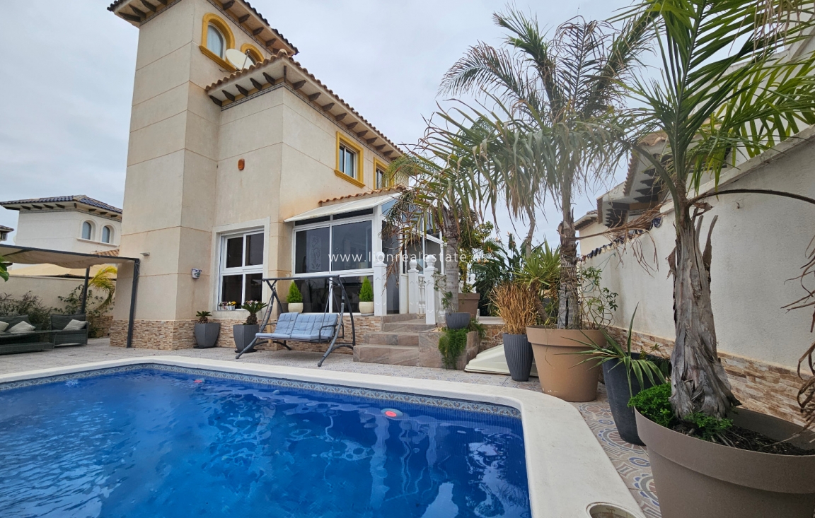 Resale - Villa - Playa Flamenca - San Jose