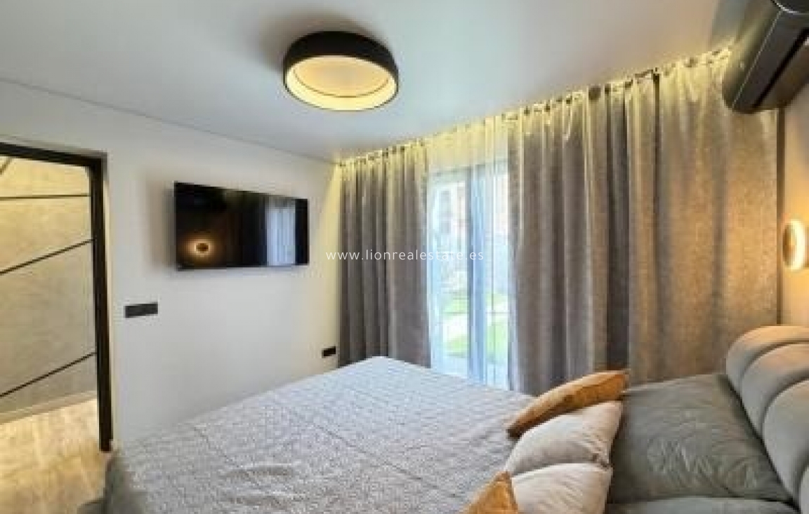 Resale - Villa - Punta Prima