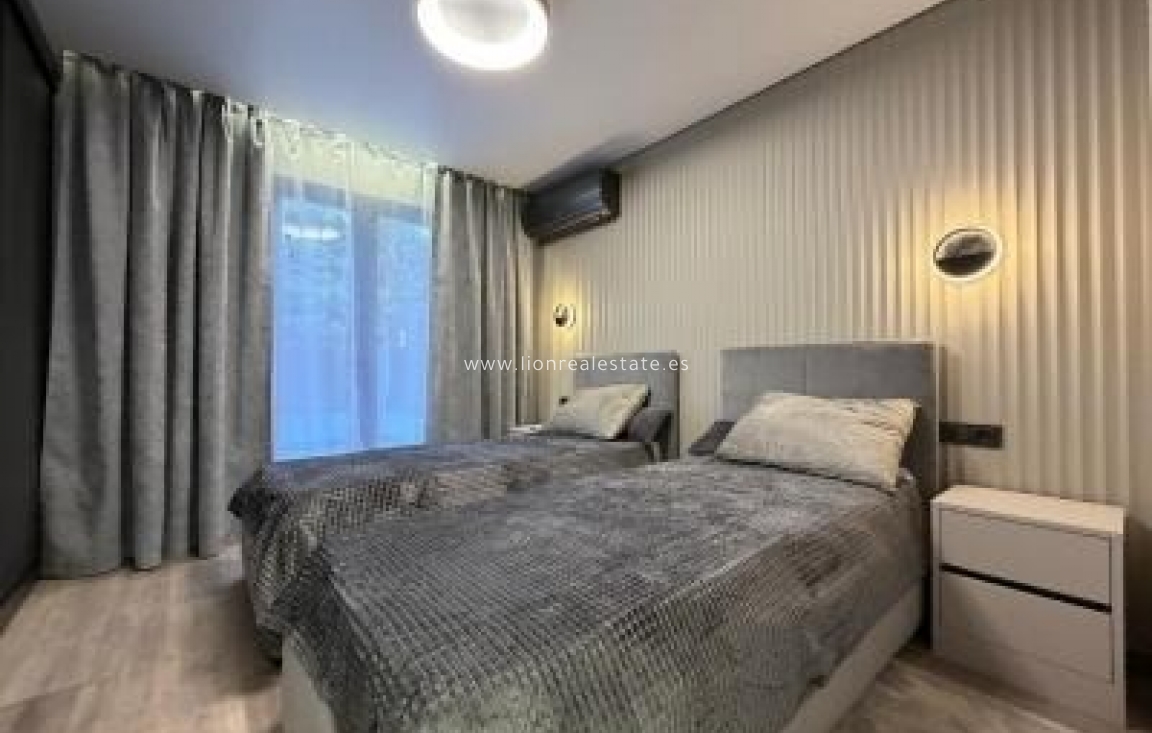 Resale - Villa - Punta Prima