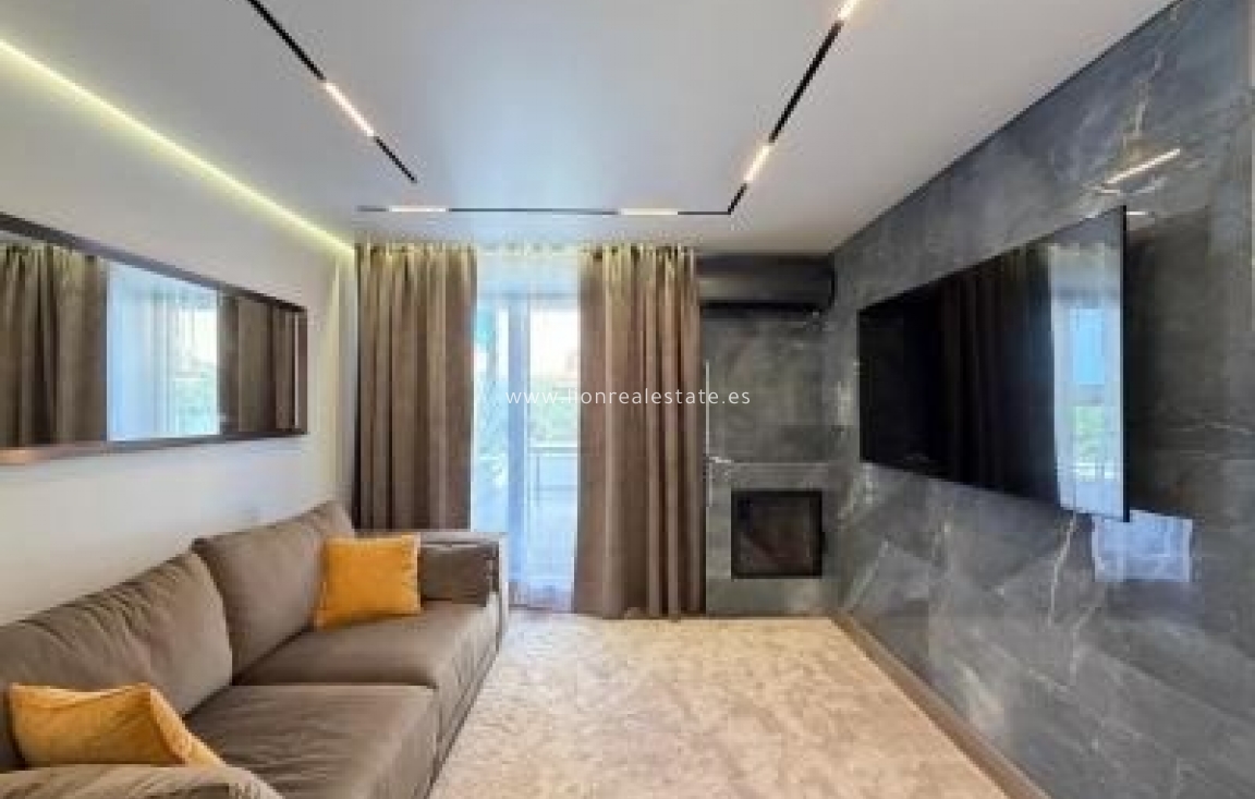 Resale - Villa - Punta Prima