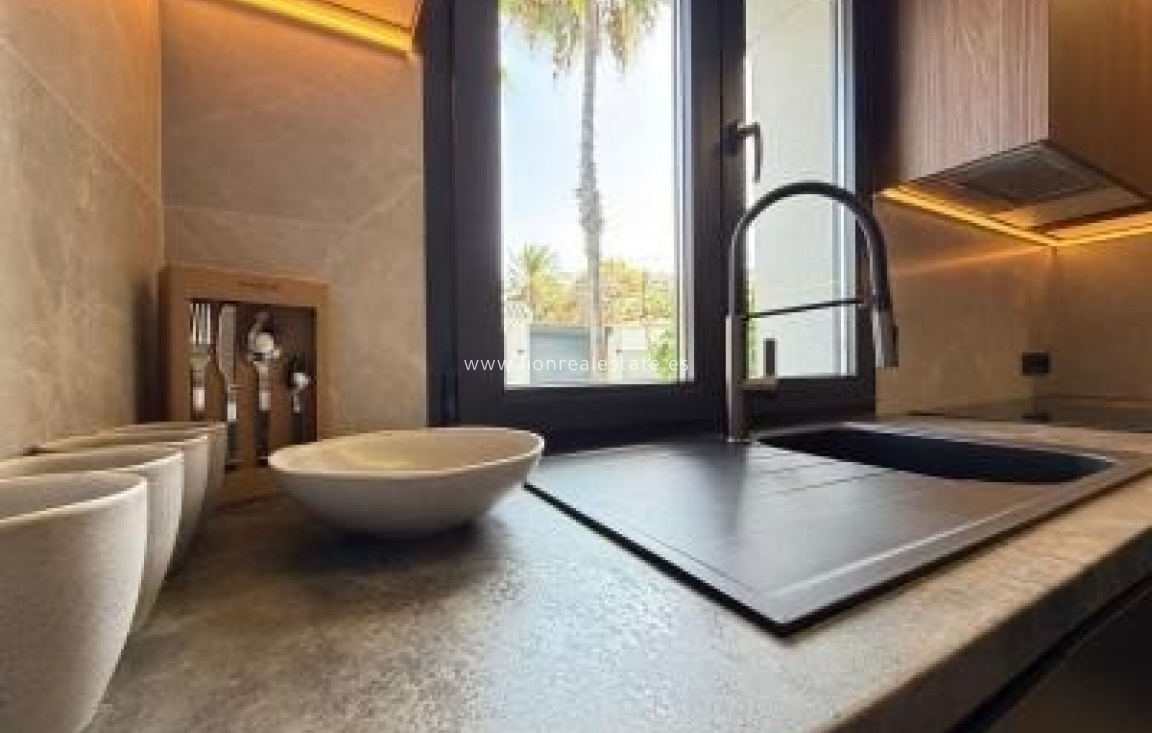 Resale - Villa - Punta Prima