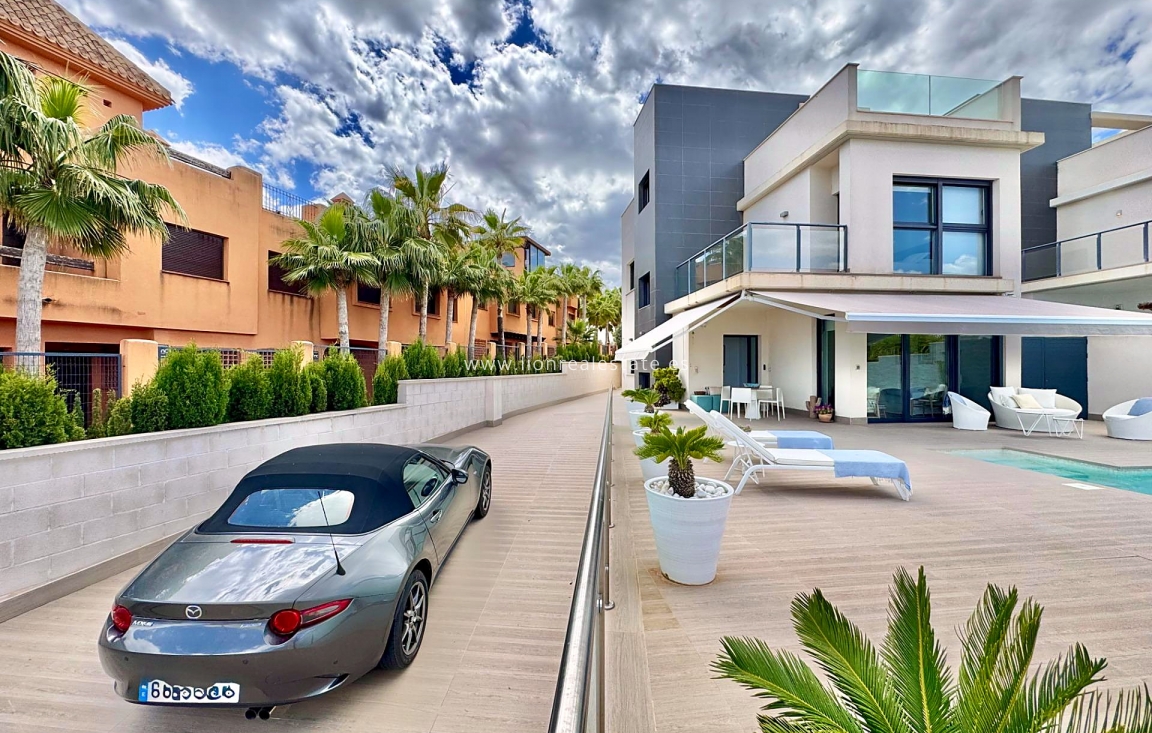 Resale - Villa - San Miguel de Salinas - Bellavista