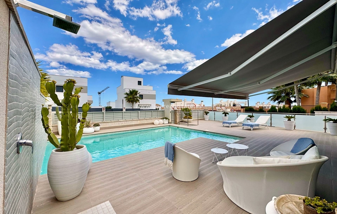 Resale - Villa - San Miguel de Salinas - Bellavista