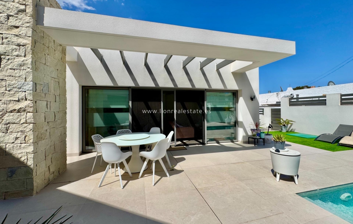 Resale - Villa - San Miguel de Salinas - Blue Lagoon - Galán