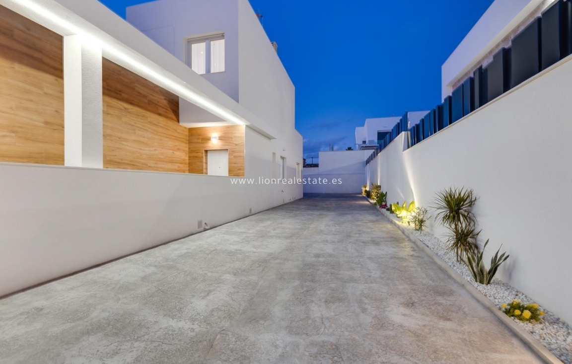 Resale - Villa - Torrevieja - Aguas Nuevas