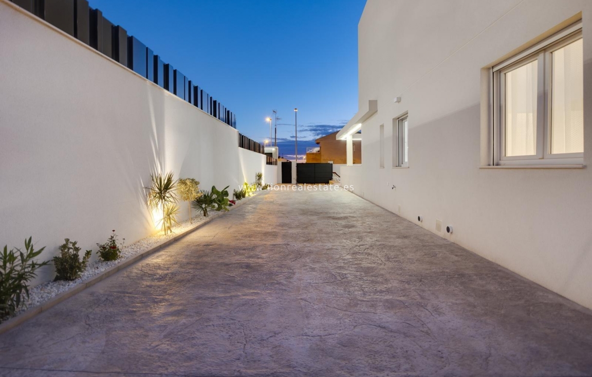 Resale - Villa - Torrevieja - Aguas Nuevas