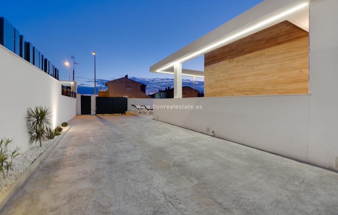 Resale - Villa - Torrevieja - Aguas Nuevas