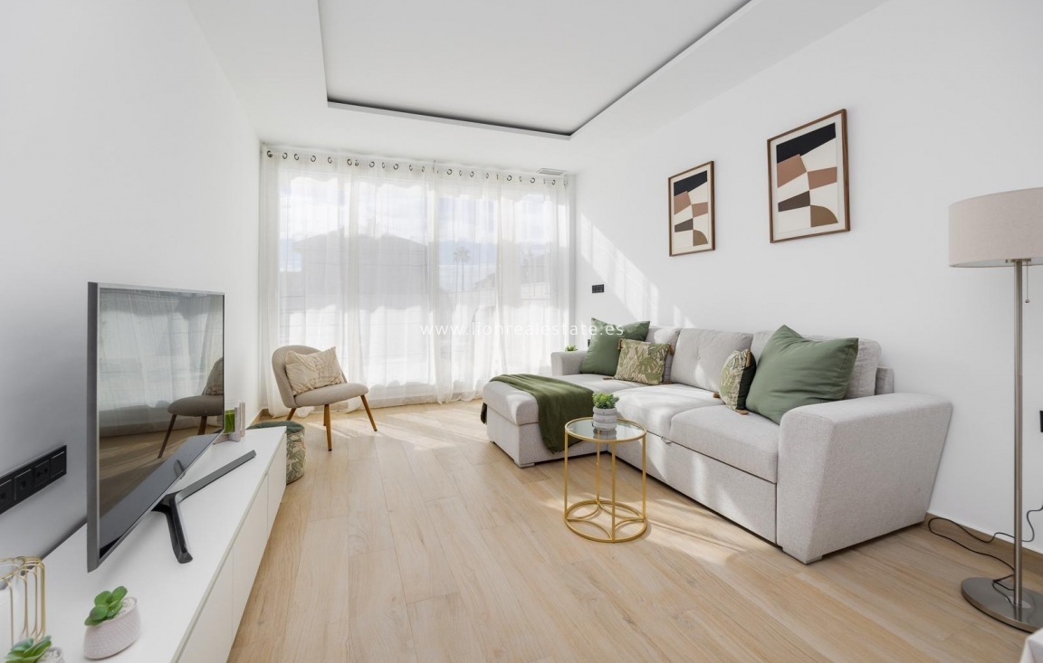 Resale - Villa - Torrevieja - Aguas Nuevas