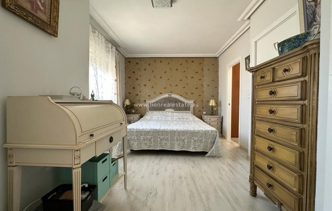 Resale - Villa - Torrevieja - La Mata