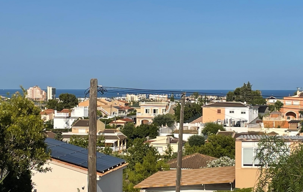 Resale - Villa - Torrevieja - Los Balcones - Los Altos del Edén