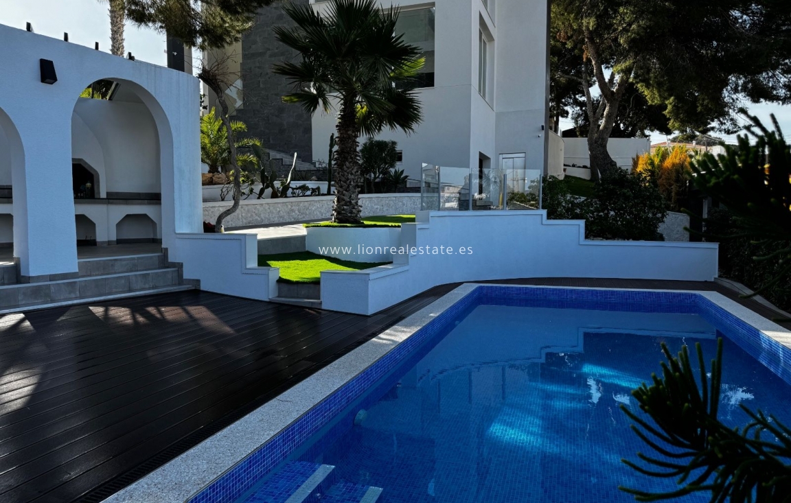 Resale - Villa - Torrevieja - Los Balcones - Los Altos del Edén