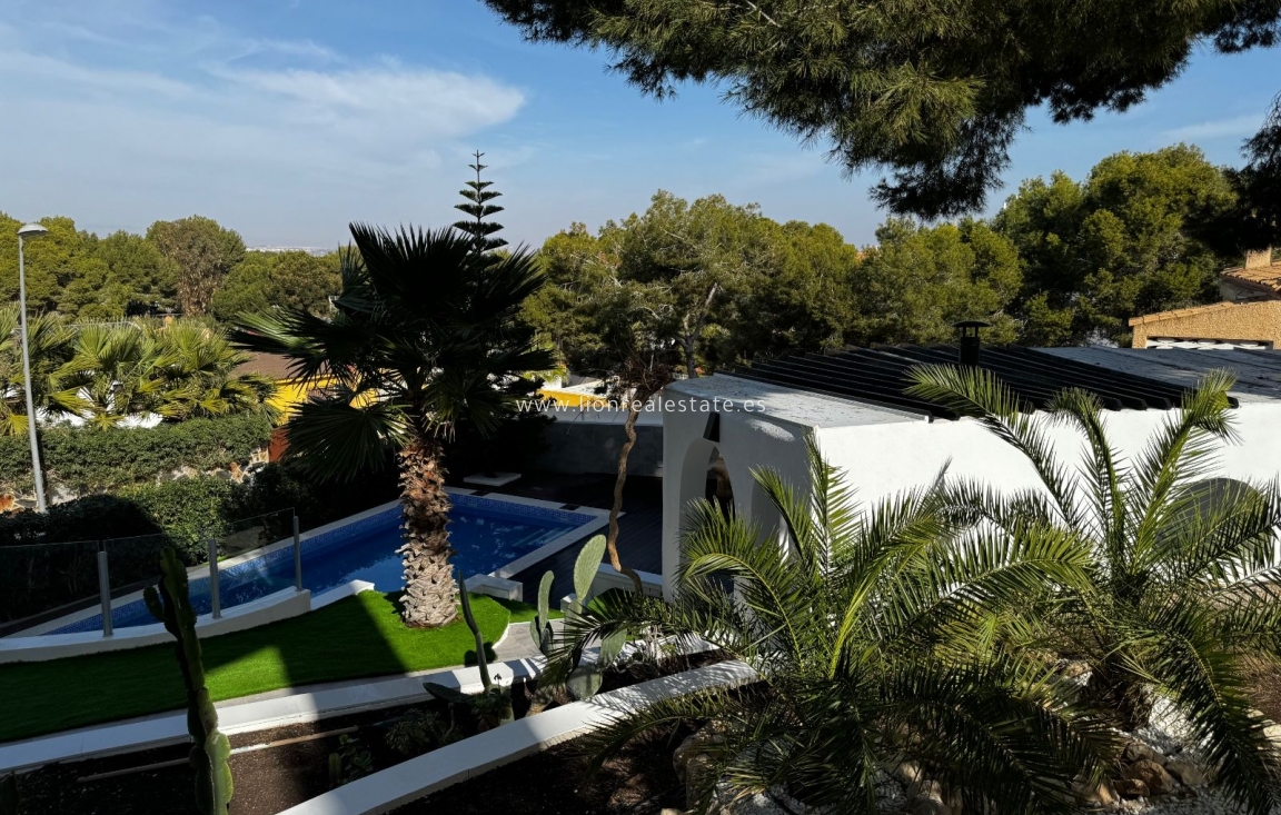 Resale - Villa - Torrevieja - Los Balcones - Los Altos del Edén
