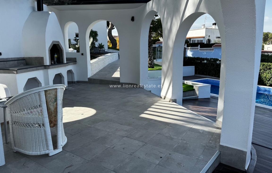 Resale - Villa - Torrevieja - Los Balcones - Los Altos del Edén