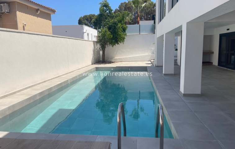 Resale - Villa - Torrevieja - Los Balcones