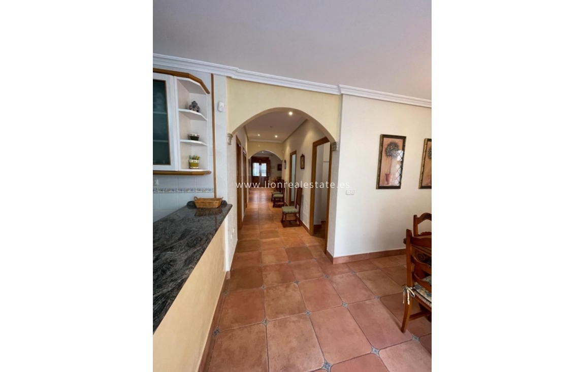 Resale - Villa - Torrevieja - Paseo maritimo