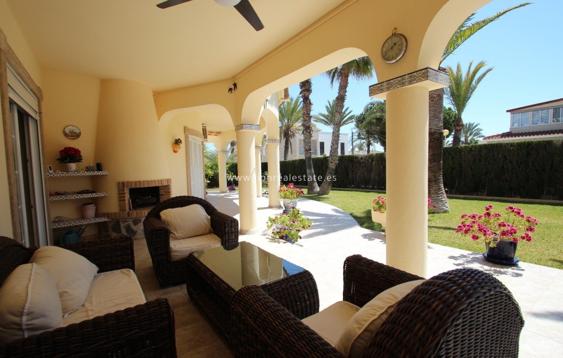 Resale - Villa - Torrevieja - Punta Prima