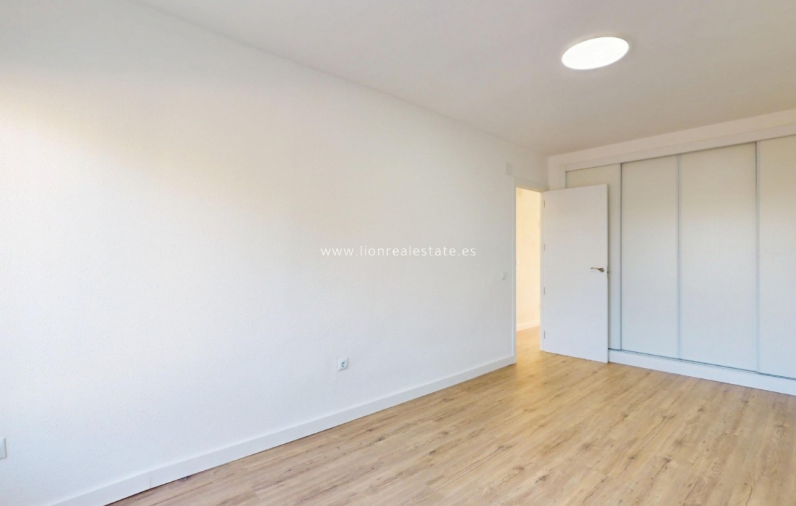 Reventa - Apartamento / piso - Orihuela Costa - Villamartín