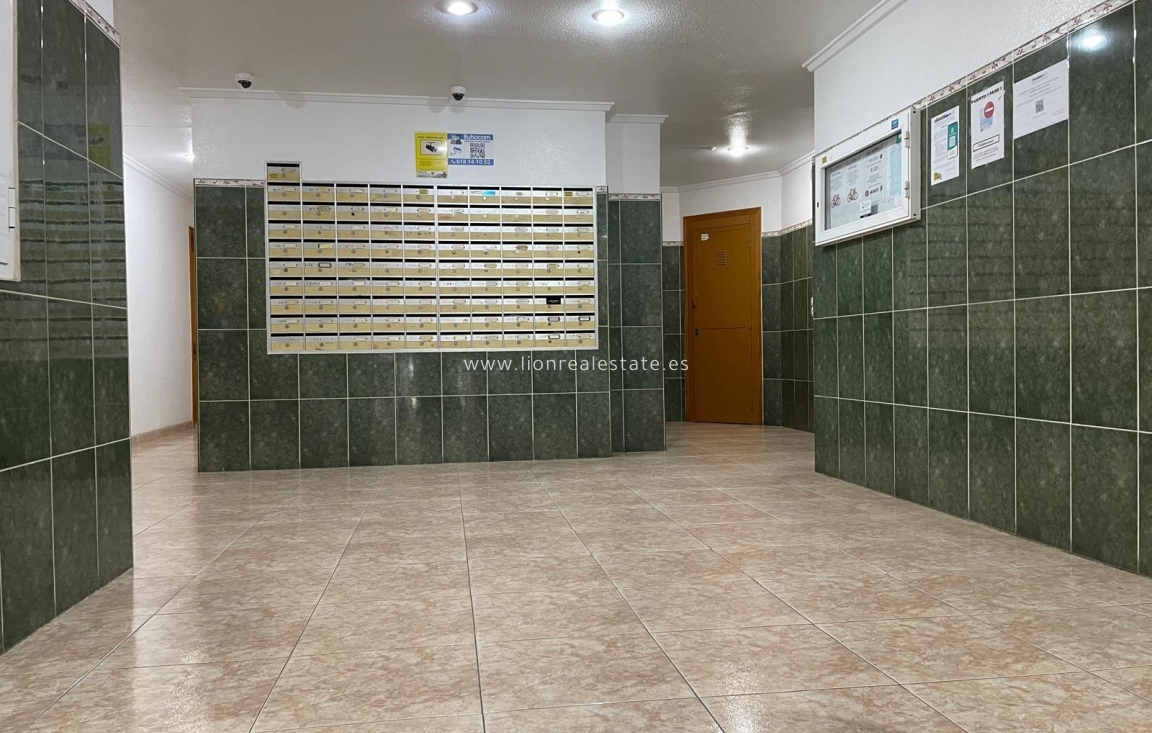 Reventa - Apartamento / piso - Torrevieja - Centro