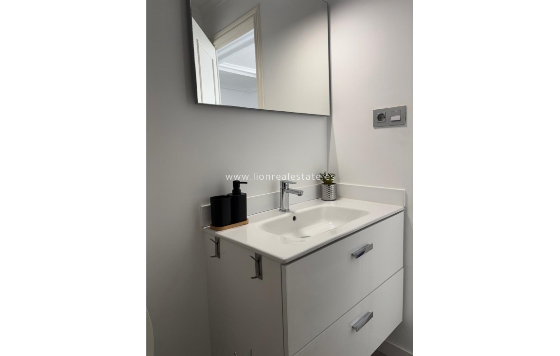 Reventa - Apartamento / piso - Torrevieja - Centro