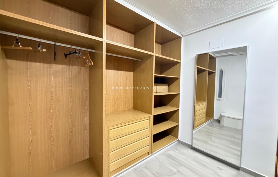 Reventa - Apartamento / piso - Torrevieja - Centro