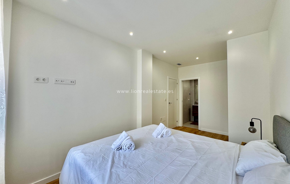Reventa - Apartamento / piso - Torrevieja - Centro