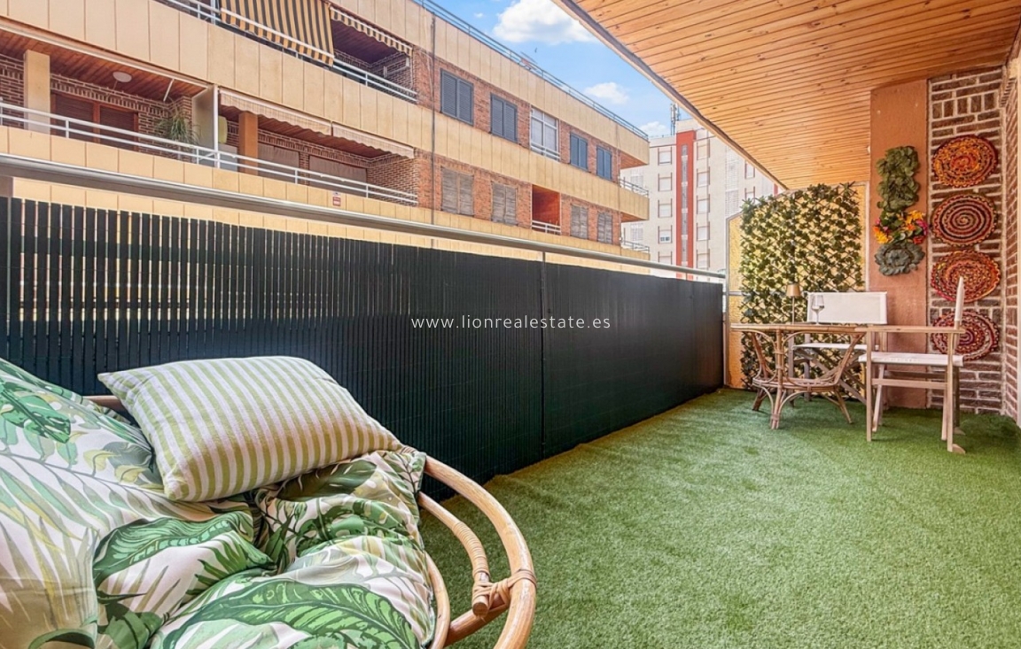 Reventa - Apartamento / piso - Torrevieja - El Acequión - Los Náufragos