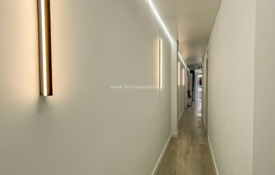 Reventa - Apartamento / piso - Torrevieja - El Acequión - Los Náufragos