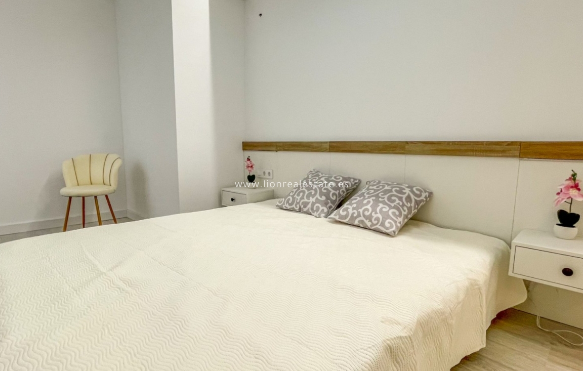 Reventa - Apartamento / piso - Torrevieja - El Acequión - Los Náufragos
