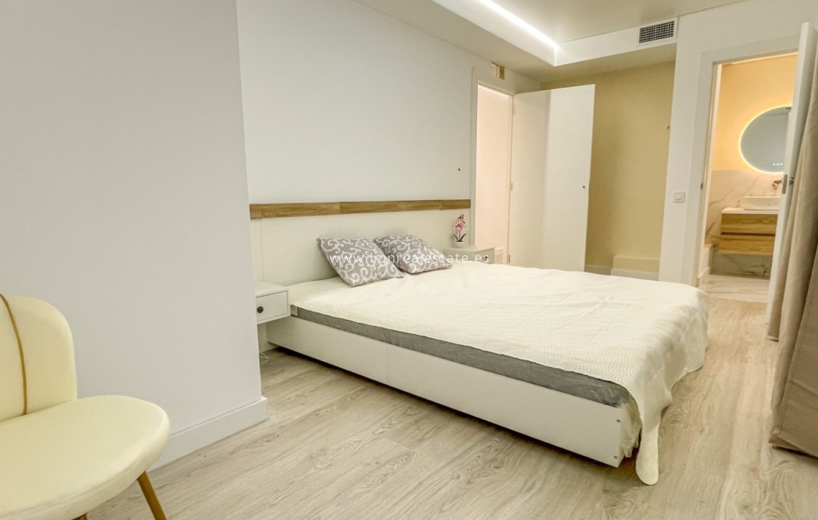 Reventa - Apartamento / piso - Torrevieja - El Acequión - Los Náufragos