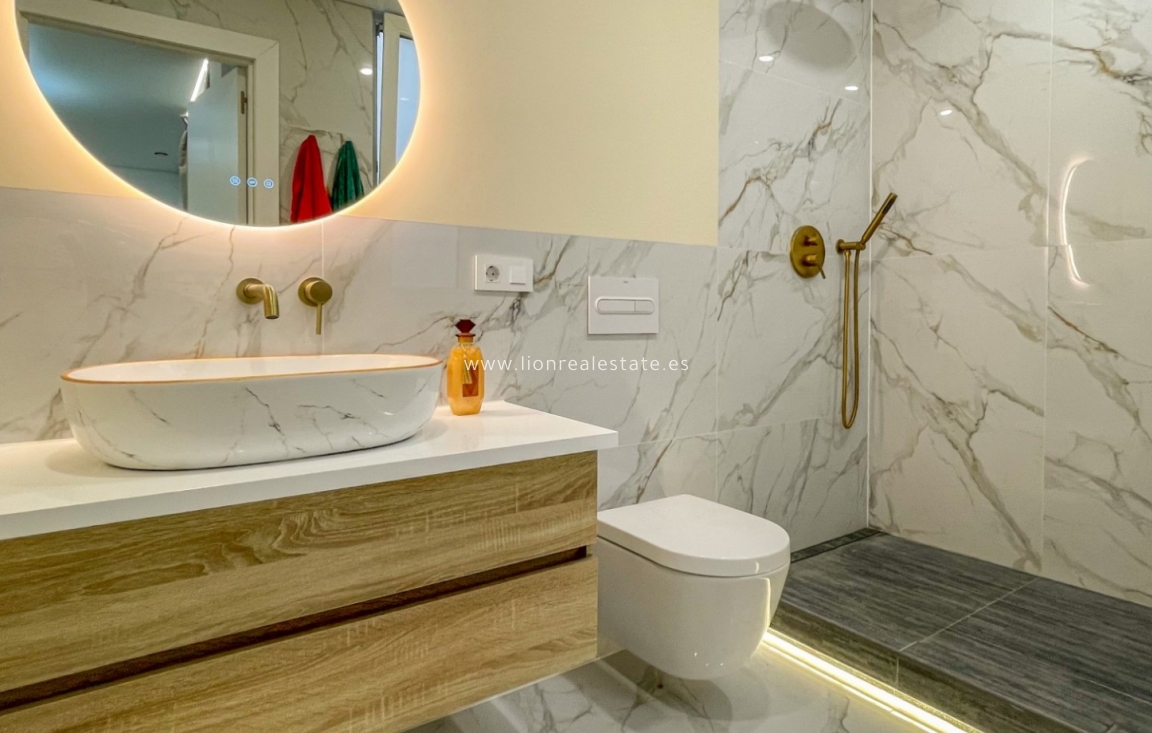 Reventa - Apartamento / piso - Torrevieja - El Acequión - Los Náufragos