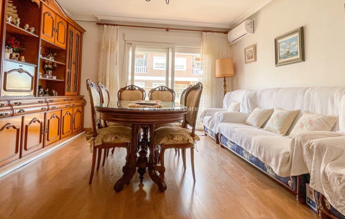 Reventa - Apartamento / piso - Torrevieja - El Acequión - Los Náufragos