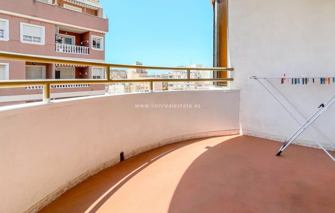 Reventa - Apartamento / piso - Torrevieja - El Acequión - Los Náufragos