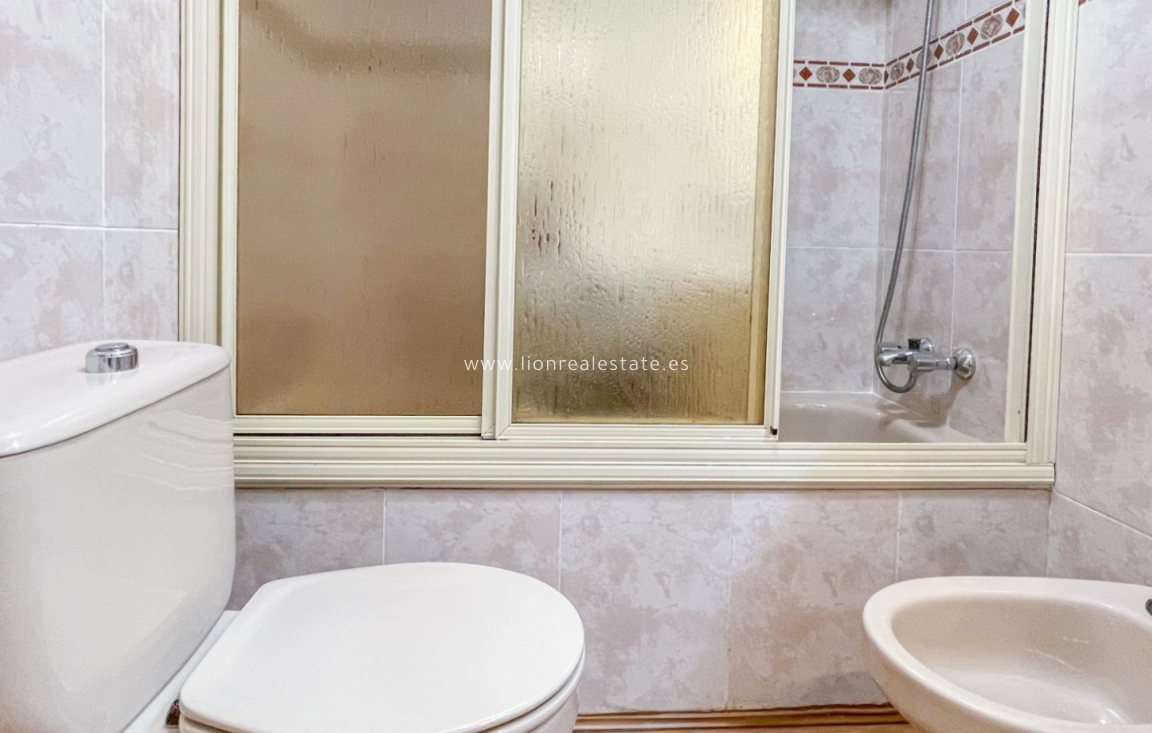 Reventa - Apartamento / piso - Torrevieja - El Acequión - Los Náufragos