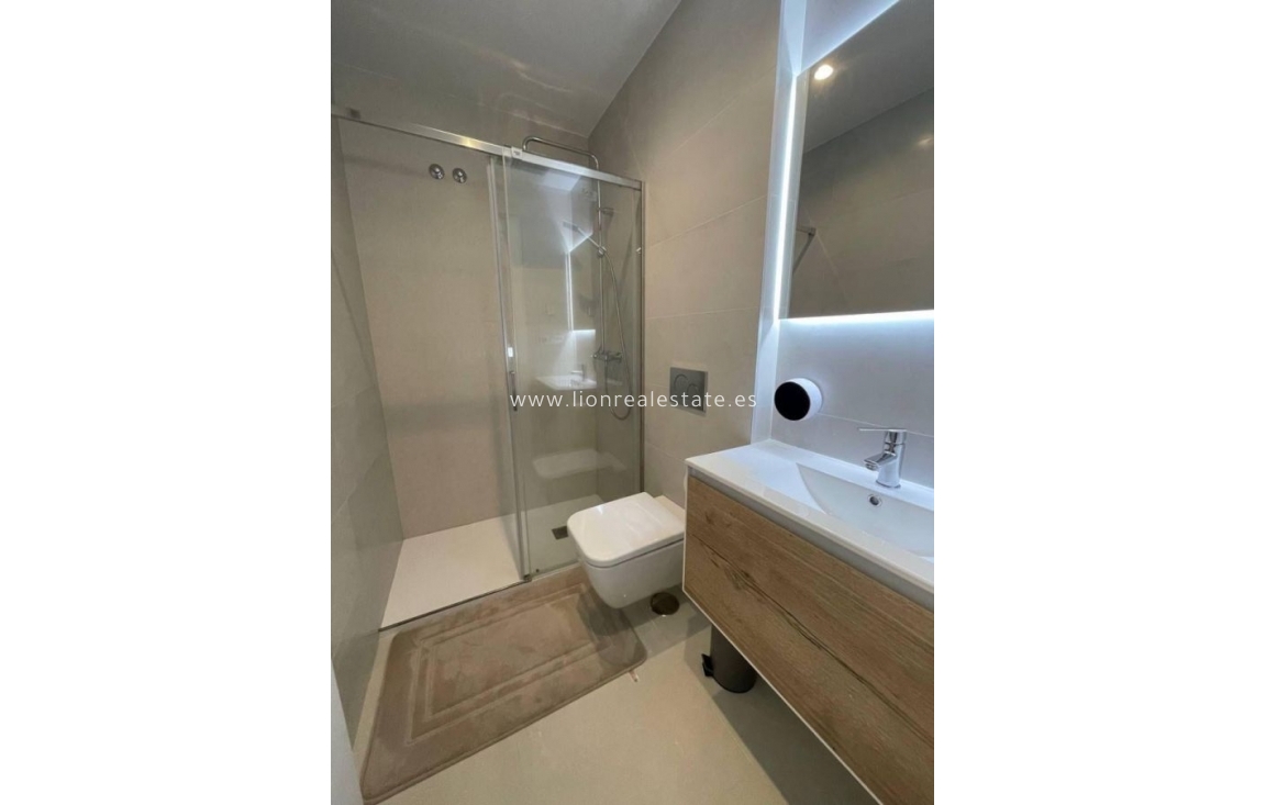 Reventa - Apartamento / piso - Torrevieja - Estacion de autobuses