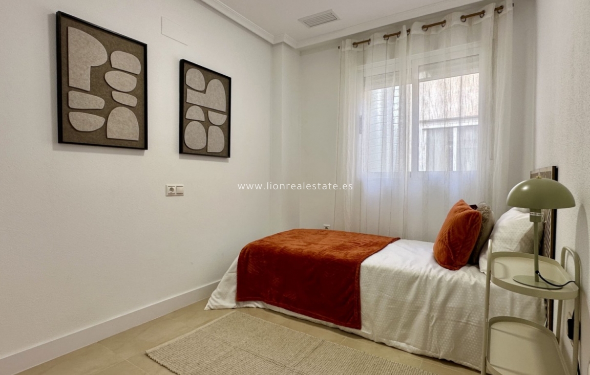 Reventa - Apartamento / piso - Torrevieja