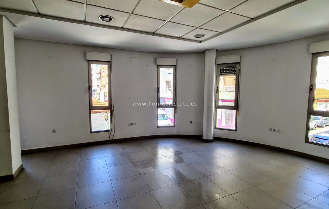 Reventa - Comercial - Torrevieja - Centro