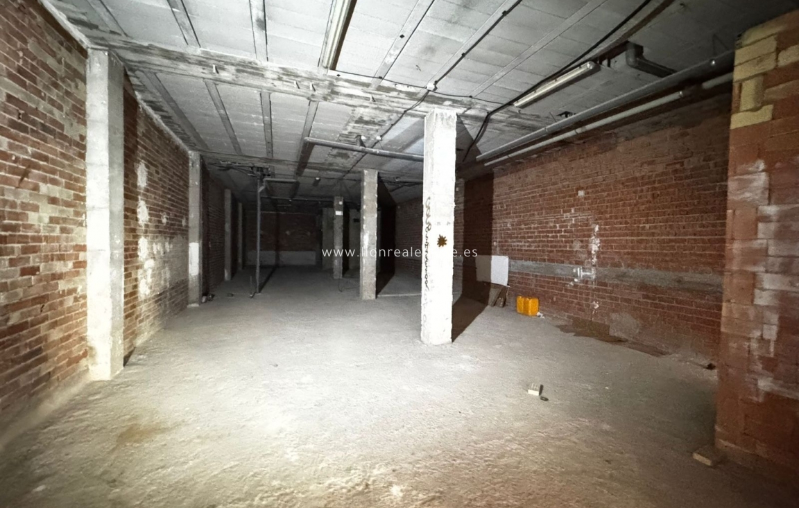 Reventa - Commercial Unit - Torrevieja - Centro