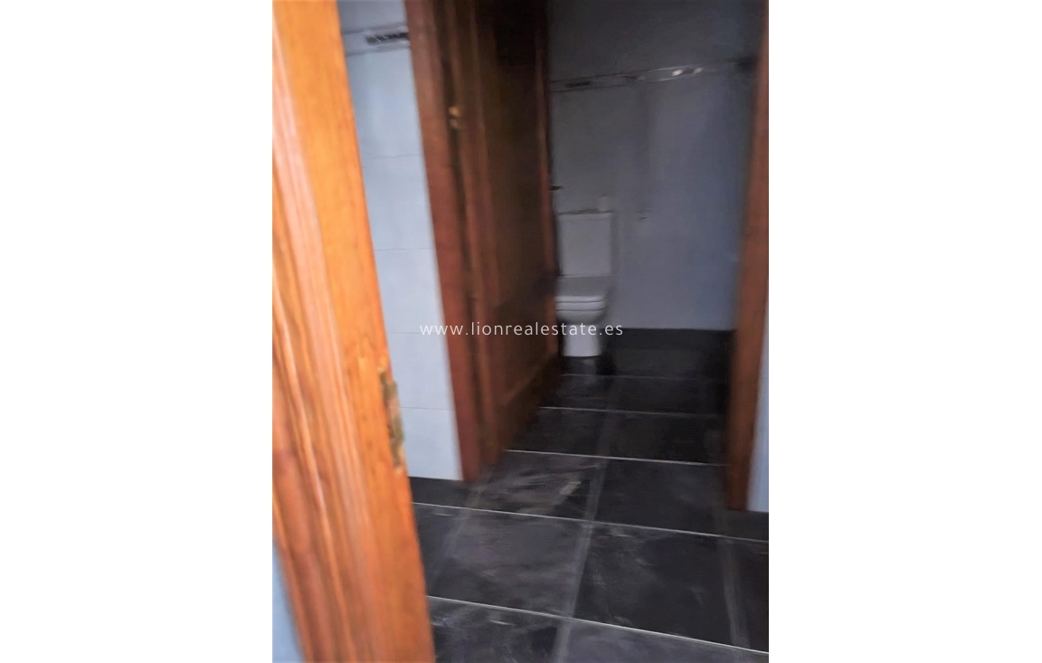 Reventa - Commercial Unit - Torrevieja - Playa del cura