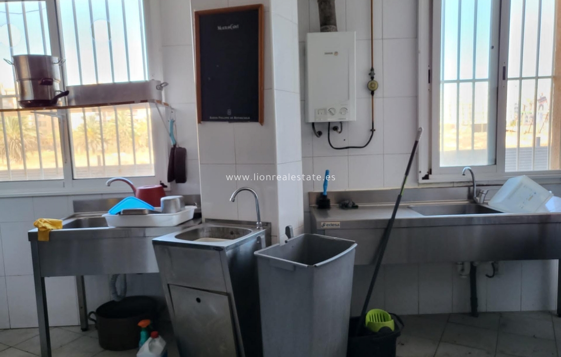 Reventa - Commercial Unit - Torrevieja - Playa del cura