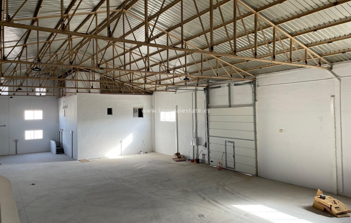 Reventa - Industrial unit - Torrevieja - Aguas Nuevas