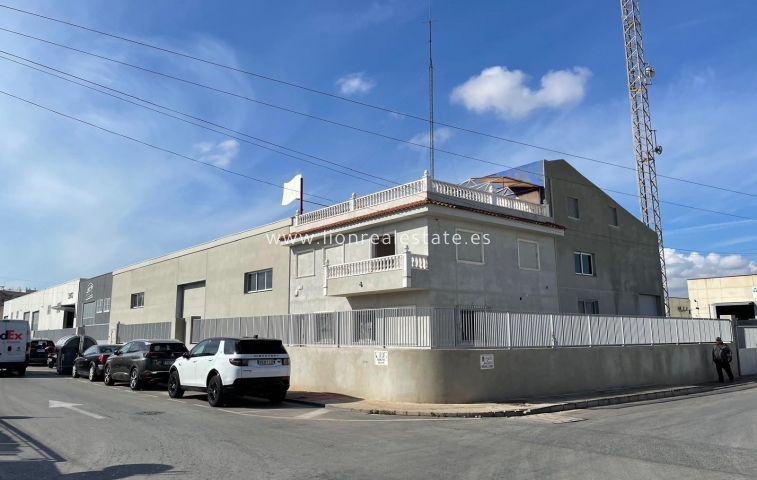 Reventa - Industrial unit - Torrevieja - Aguas Nuevas