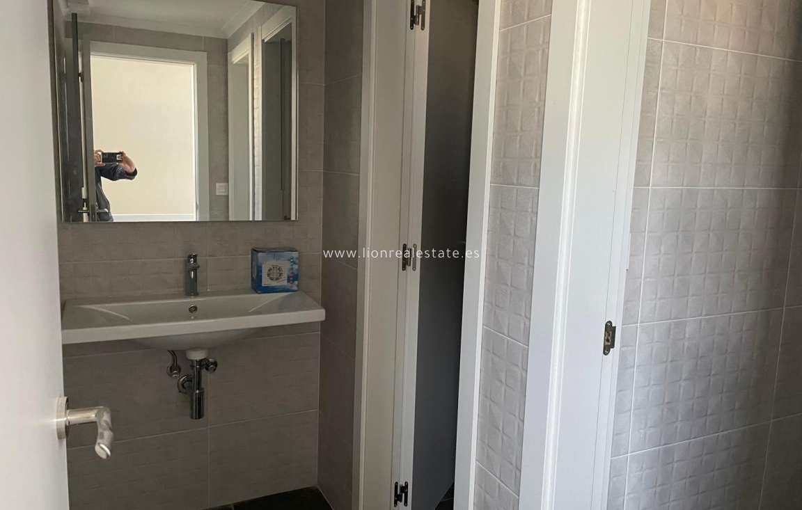 Reventa - Industrial unit - Torrevieja - Aguas Nuevas