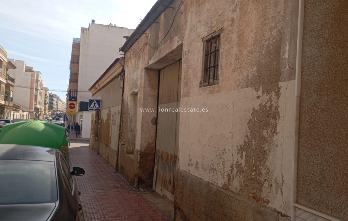 Reventa - Plot - Torrevieja - Centro