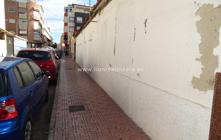 Reventa - Urban building plot - Torrevieja - Centro