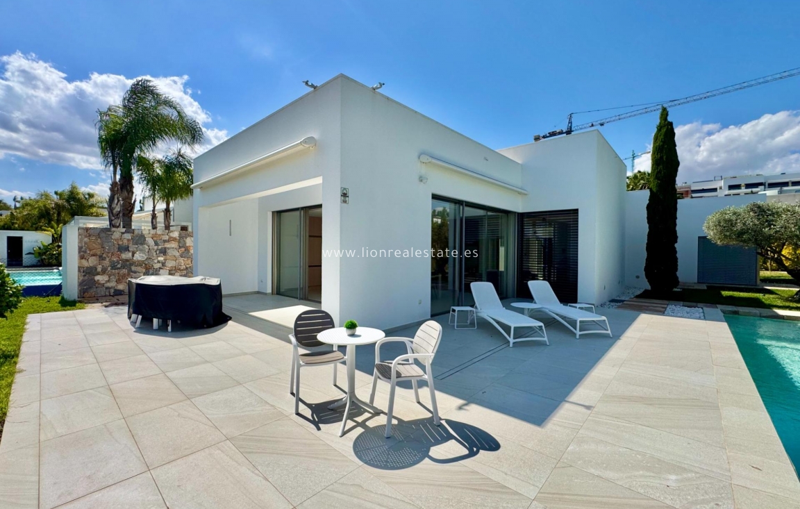 Reventa - Villa - Orihuela Costa - Las Colinas Golf